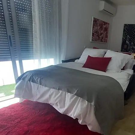 El Estudio De Mariposas,sofa Cama , Cocina Y Bano Apartment *